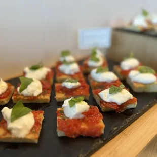 Tomato crostini