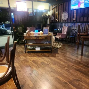 Cute bar (is that appropriate description for a bar...)