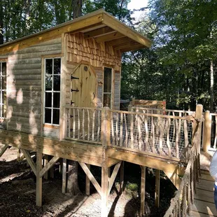 a tree house in the woods