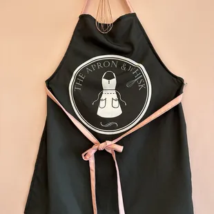 Beautiful "apron &amp; whisk" apron