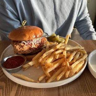 food, chicken wings and fried chicken