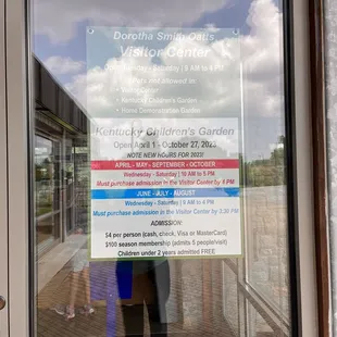 Sign with hours at visitor&apos;s center