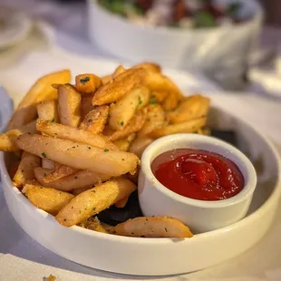 Garlic French Fries with Ketchup