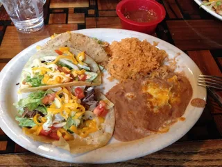 Charlas Restaurante & Bar