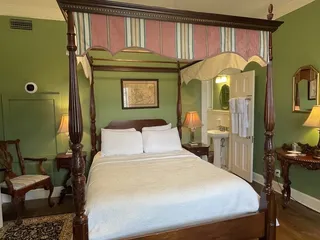 Cedars of Williamsburg Bed & Breakfast