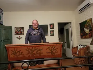 Cat Mountain Lodge & Roadside Inn