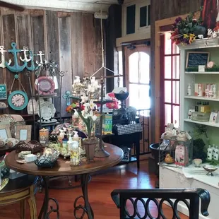 Gifts - Home Decor - Accents