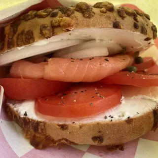 Lox bagel Smoked salmon, Cream Cheese, Onion and Capers