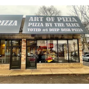 The Art of Pizza 3033 N Ashland Ave, Chicago, IL Thin Pan Staffed Pizza Italian Beef Sándwiches Pastas Ribs Salads etc. Big Parking. Cool!