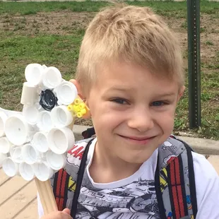 We love turning trash and treasure as you can see with these bottle caps that make a cute bird piece of yard art.
