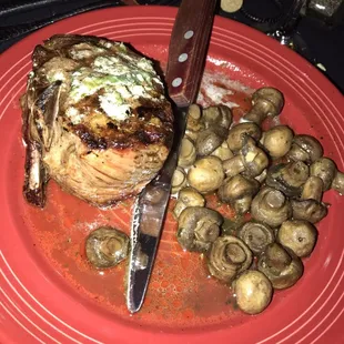 Steak and mushrooms