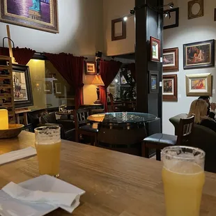What a great atmosphere! Wine and tapas are amazing!