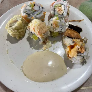 Various California rolls.