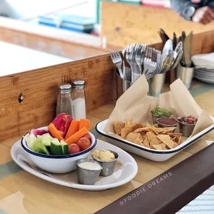 veggies with ranch &amp; hummus // chips &amp; dip 05.15.18