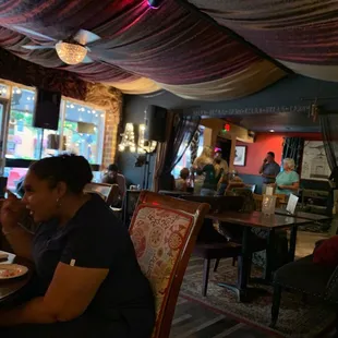 Dining room &amp; live entertainment