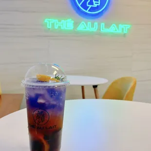 Cute and quiet spot perfect for studying. Make sure to ask about happy hour for drinks or dessert discounts