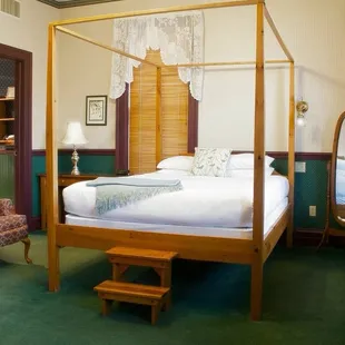 a four poster bed