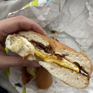 I was expecting 4.5 star bagel since that was the rating. This tastes like regular bread. I was disappointed first bite.