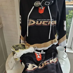 Owned by former NHL hockey player Teemu Selänne, who also owns the Selanne Steak Tavern next door.