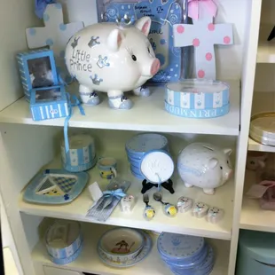 Miscellaneous boy accessories.