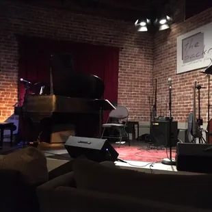 Wonderful music venue! A lot of space and nice comfy couch.