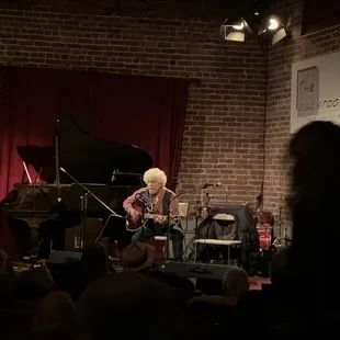 Banana doing acoustic show