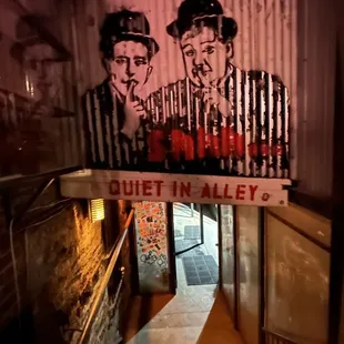 the entrance to quiet inn alley