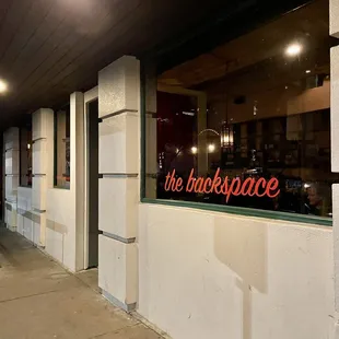 the outside of a restaurant
