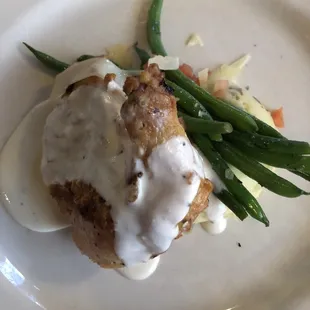 Chicken with mashed potatoes and green beans
