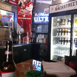 Draft selection: coors light, bud light miller light. Tonya is awesome makes you feel at home. Decent bottle selection. Full bar.