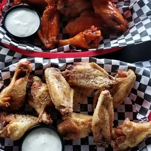 Buffalo Hot and lemon pepper wings