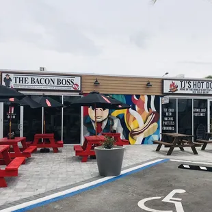 the outside of the restaurant