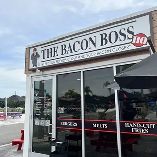 the outside of the restaurant