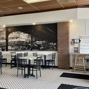Sitting area + kiosk