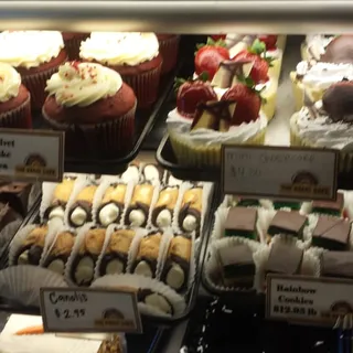 RED VELVET CUPCAKE