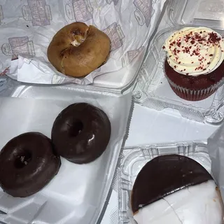 DONUT ( CHOCOLATE )
