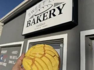 Sweet Life Bakery