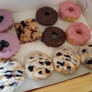 donuts, food, dough desserts