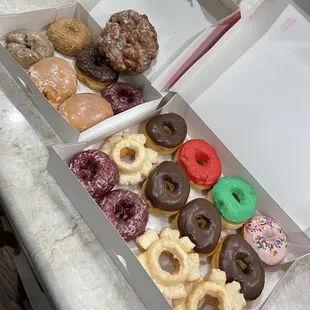 Great selection of donuts, and they are quite delicious!