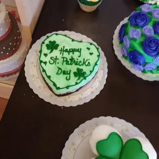 a table with cakes and cupcakes for st patrick&apos;s day