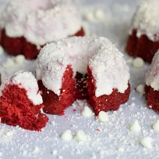 red velvet cupcakes with white frosting