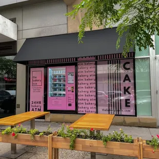 the outside of a cafe