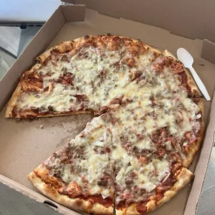 Thin crust w a great crunch! Hamburger onion