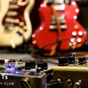 Pedals to the metal, Kasual Ts (9-9-23)