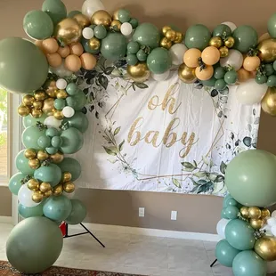 9ft garland with backdrop and small cluster