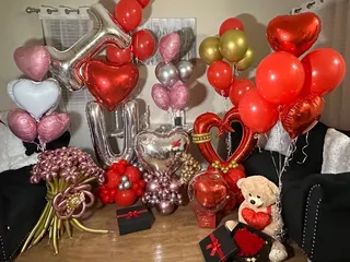 Elisa & Her Balloons