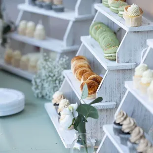 Display of custom macarons to match the theme of the wedding.