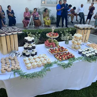 I'm so grateful that The Bangaem do catering for my wedding. All the desserts are fresh and delicious. Definitely recommend it.