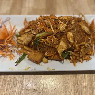 N-1 Pad Thai with chicken