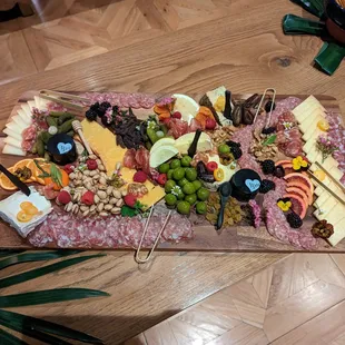 stunning charcuterie plate